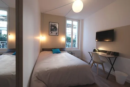 Private room at Cannes, 06400, image 9 of 29