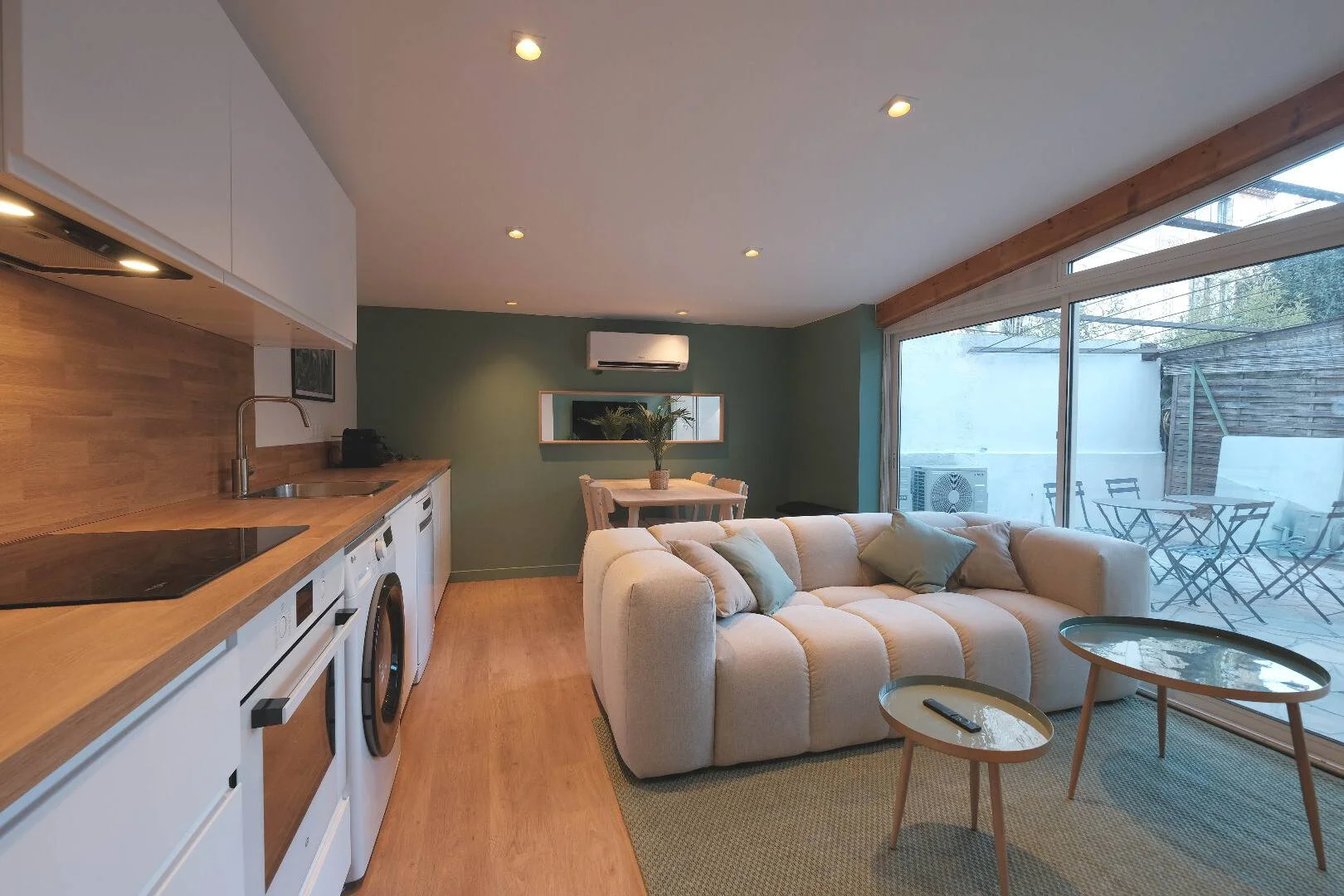 Bright and airy student room with easy university access in 