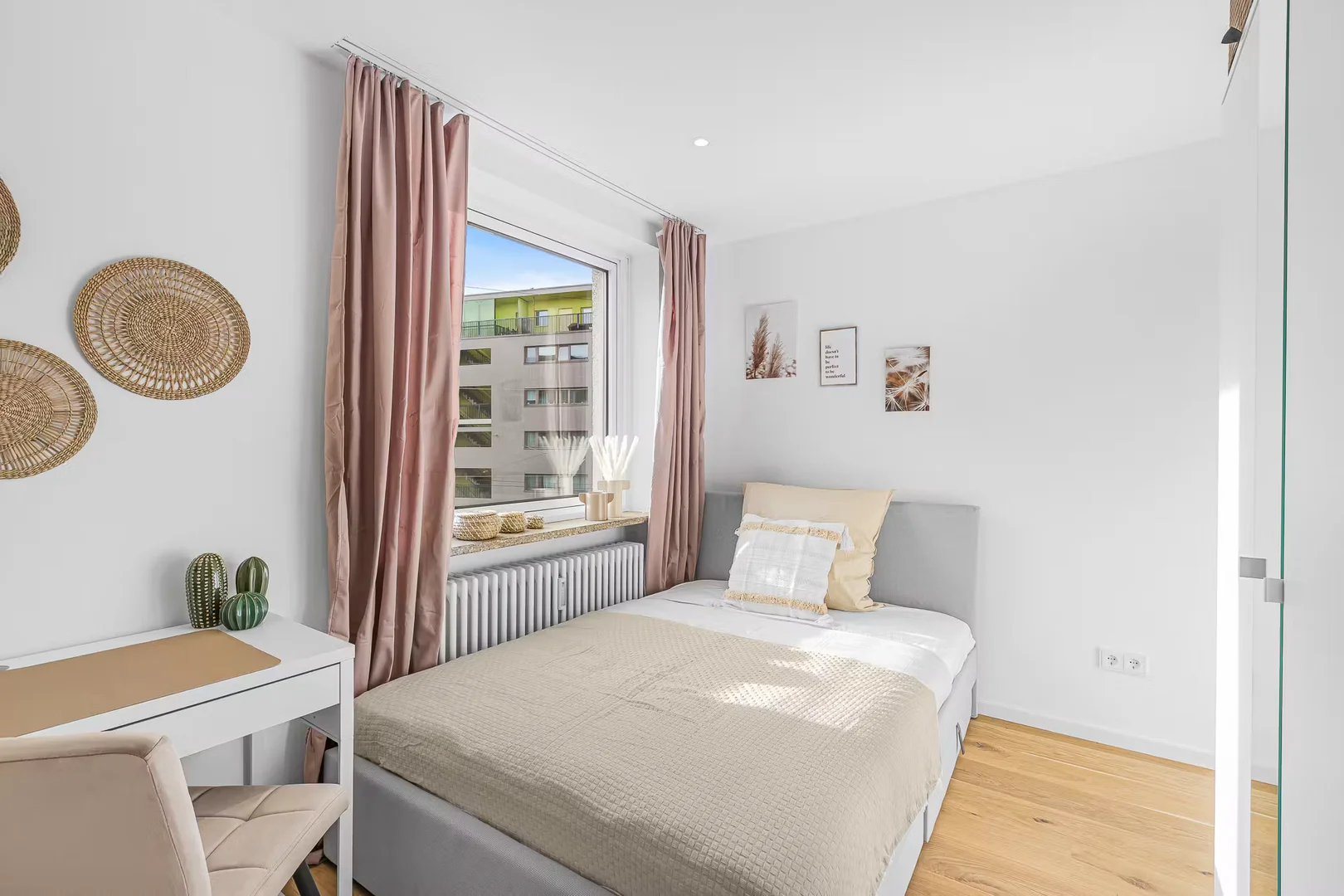 Zimmer in Studentenwohnung in zu vermieten, voll möbliert