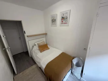 Room for rent with double bed {area}
