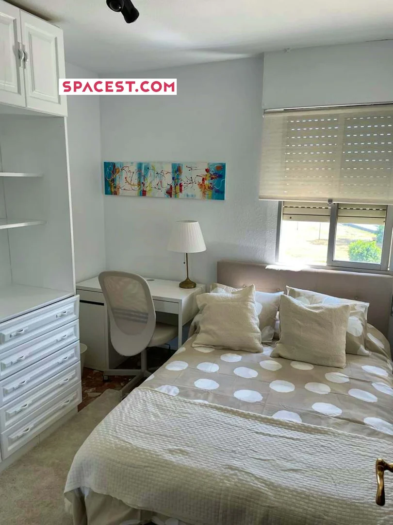 Student-friendly room in  with modern amenities