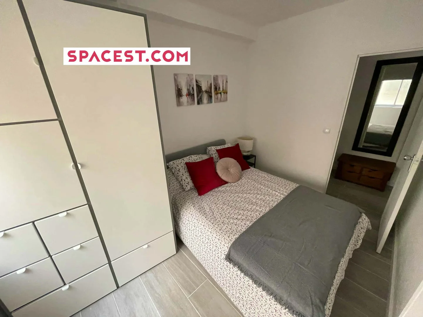 Habitación acogedora para estudiantes disponible en 