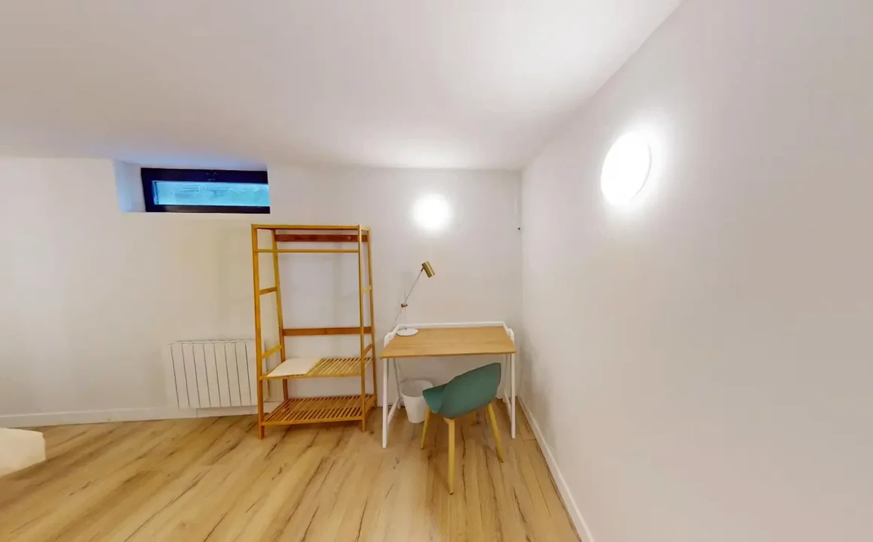 Chambre d'étudiant économique avec emplacement pratique dans 
