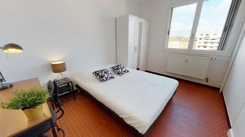 Privatzimmer in der 5 Place Wilson, bild 1 von 10