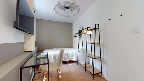 Chambre privée à 25 Av. des Paulines, 63000 Clermont-Ferrand, France, image 1 de 17