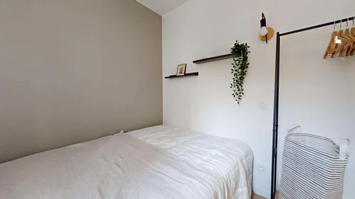 Privatzimmer in der 25 Av. des Paulines, 63000 Clermont-Ferrand, France, bild 7 von 17