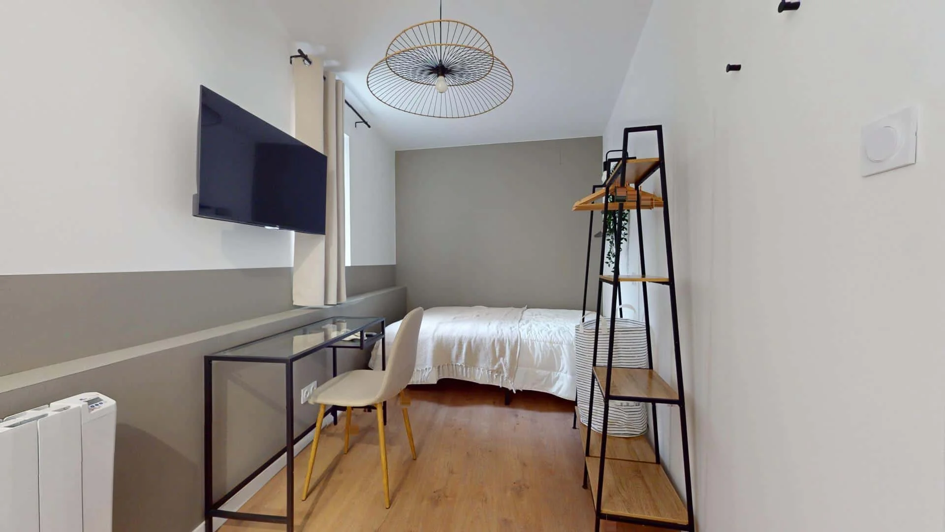 Chambre conviviale pour les étudiants dans  avec des équipements modernes