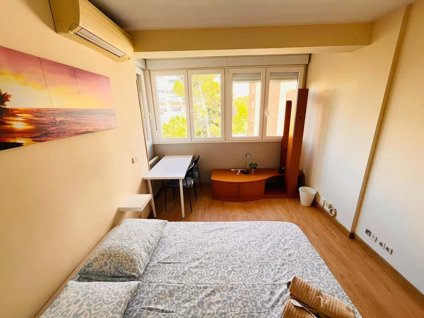Zimmer in Studentenwohnung in zu vermieten, voll möbliert
