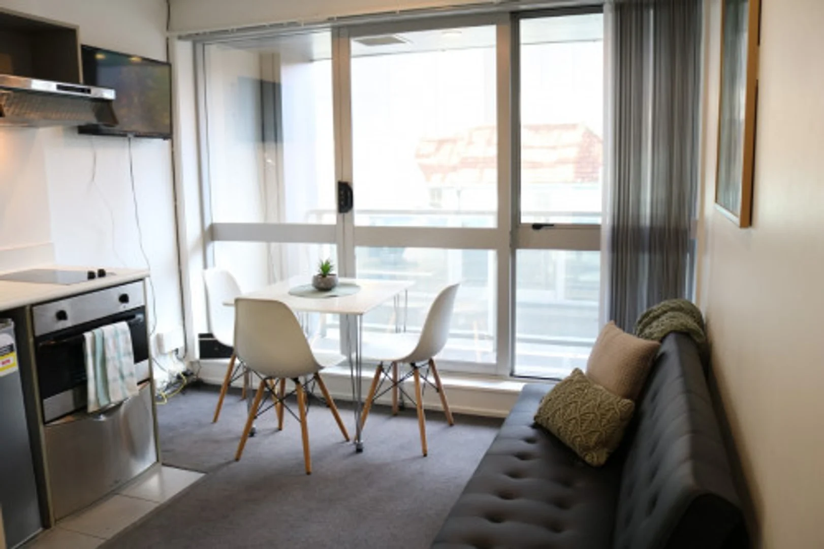 Chambre conviviale pour les étudiants dans  avec des équipements modernes
