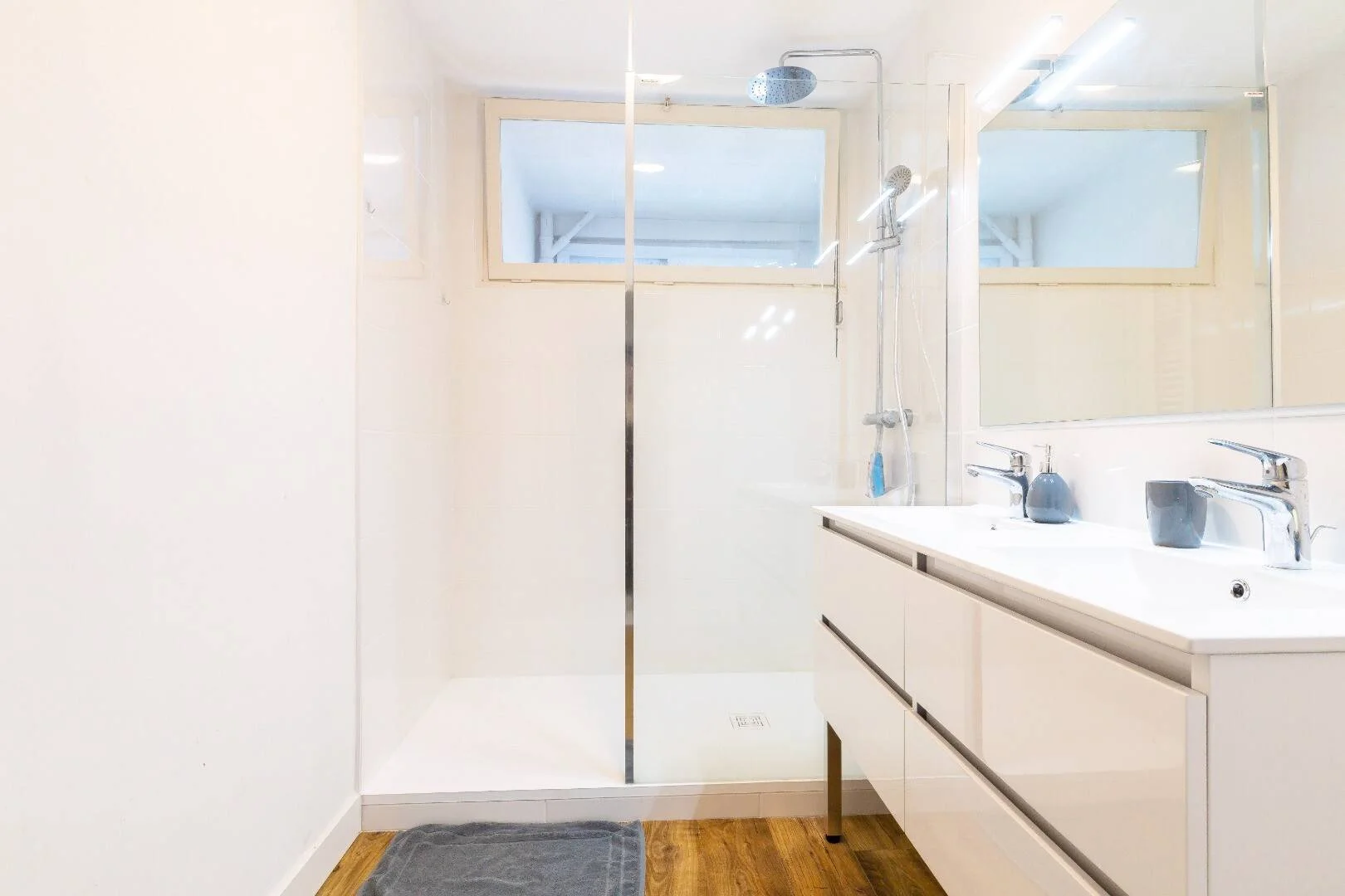 Student-friendly room in  with modern amenities