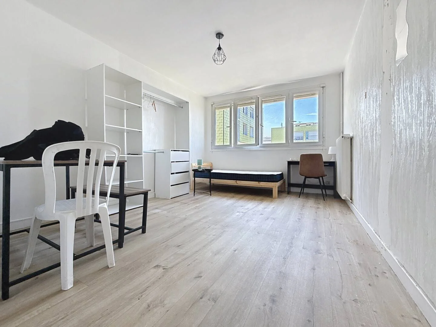 Quarto para alugar em apartamento de estudantes em , totalmente mobilado
