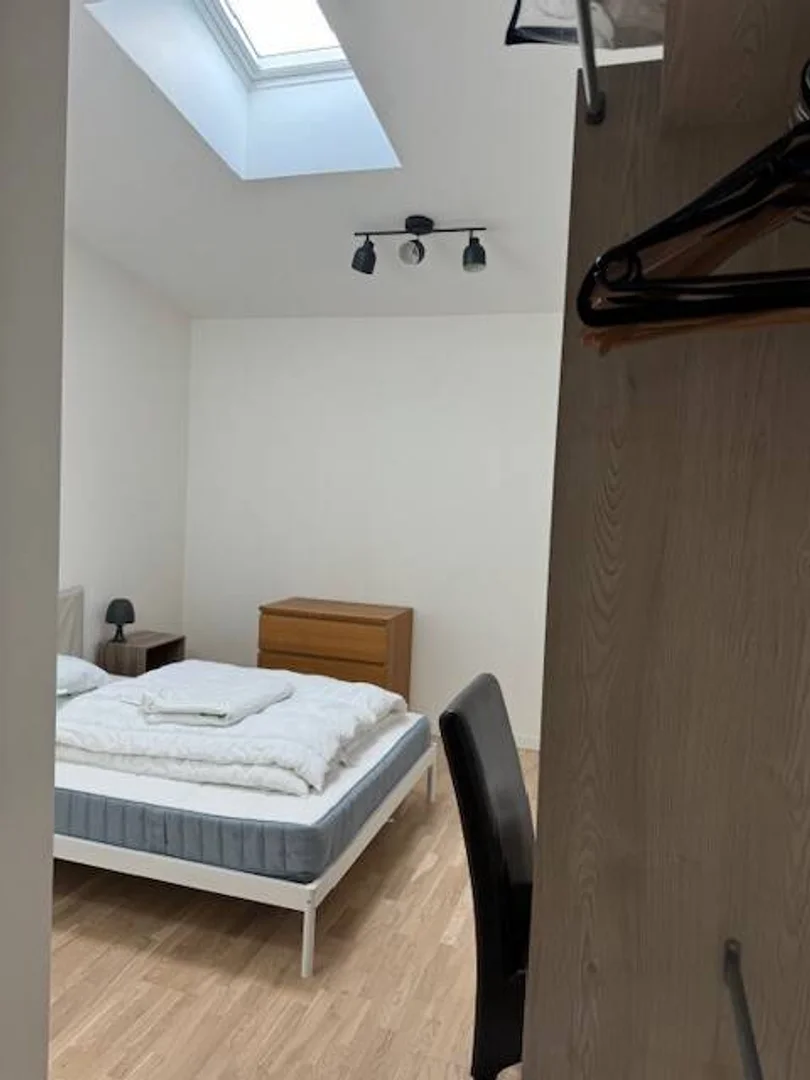 Zimmer in Studentenwohnung in  zu vermieten, voll möbliert