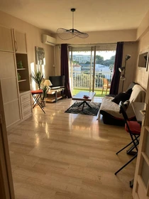 Chambre à louer dans un appartement en colocation à Antibes