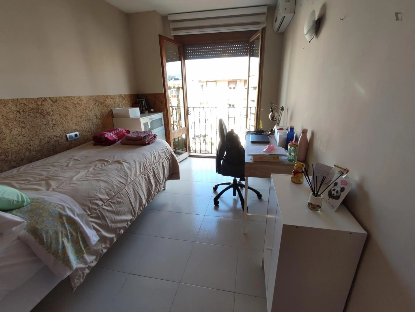 Economical student room with convenient location in 