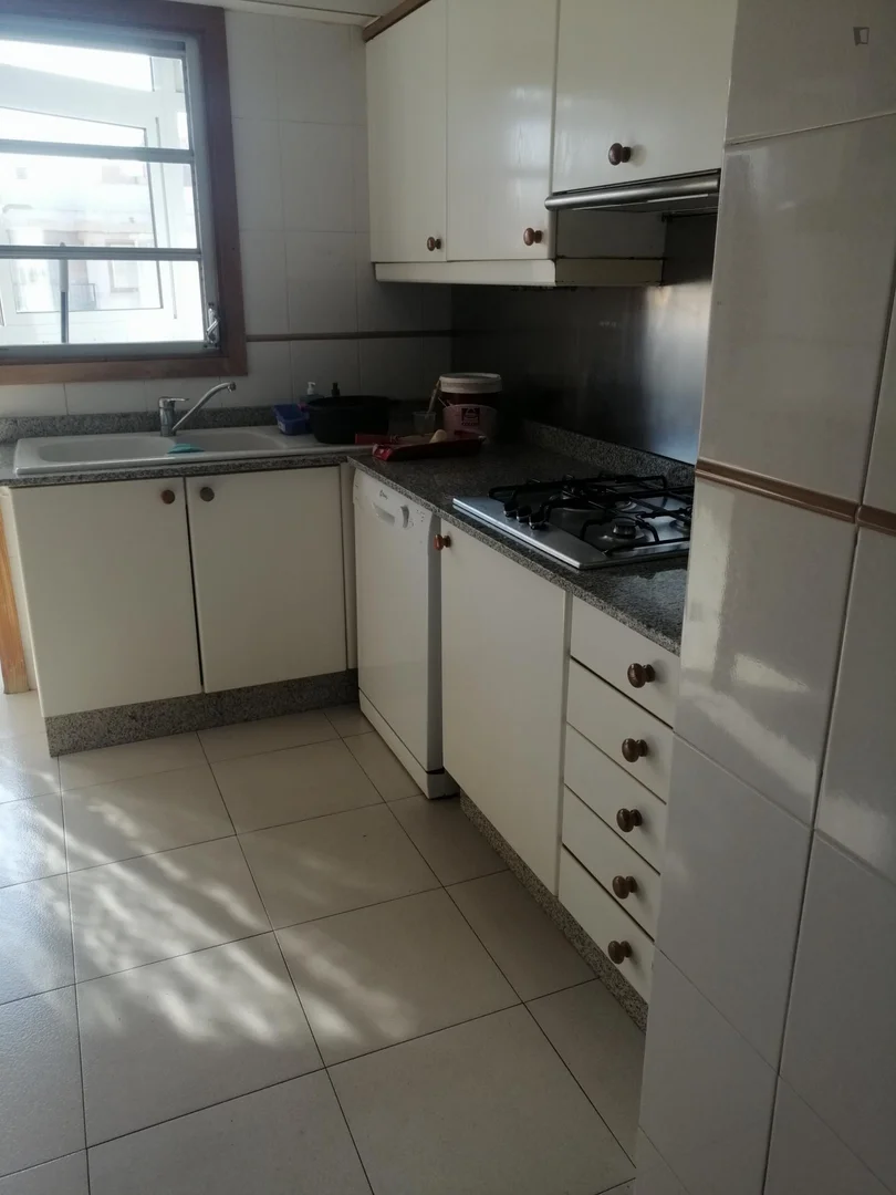 Comfortable and spacious student room in 