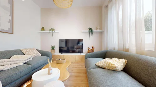 Habitación privada en 156 Av. de Lavaur, 31500 Toulouse, France, imagen 13 de 26