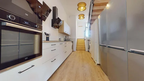 Habitación privada en 156 Av. de Lavaur, 31500 Toulouse, France, imagen 16 de 26