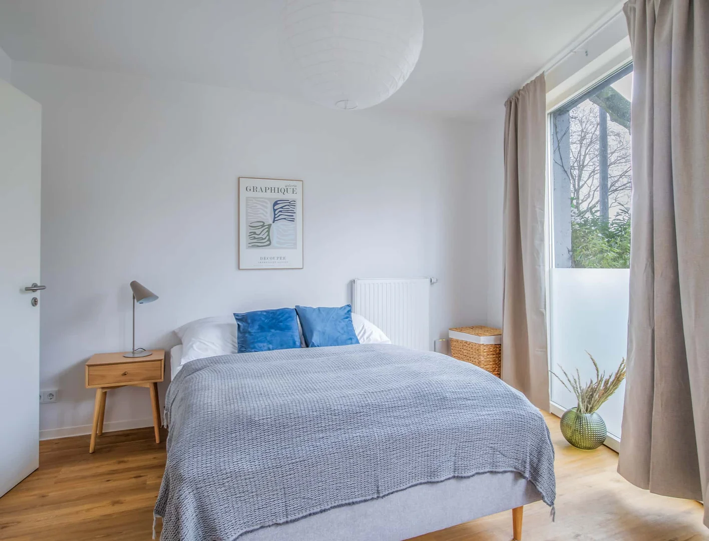 Economical student room with convenient location in 