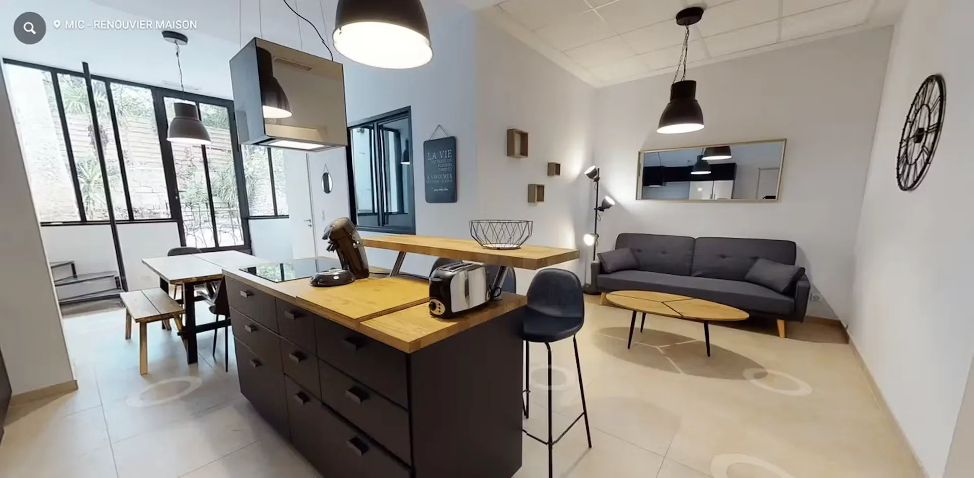 Functional student room perfect for studying in 