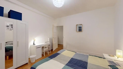 Quarto para alugar com cama de casal em Dijon