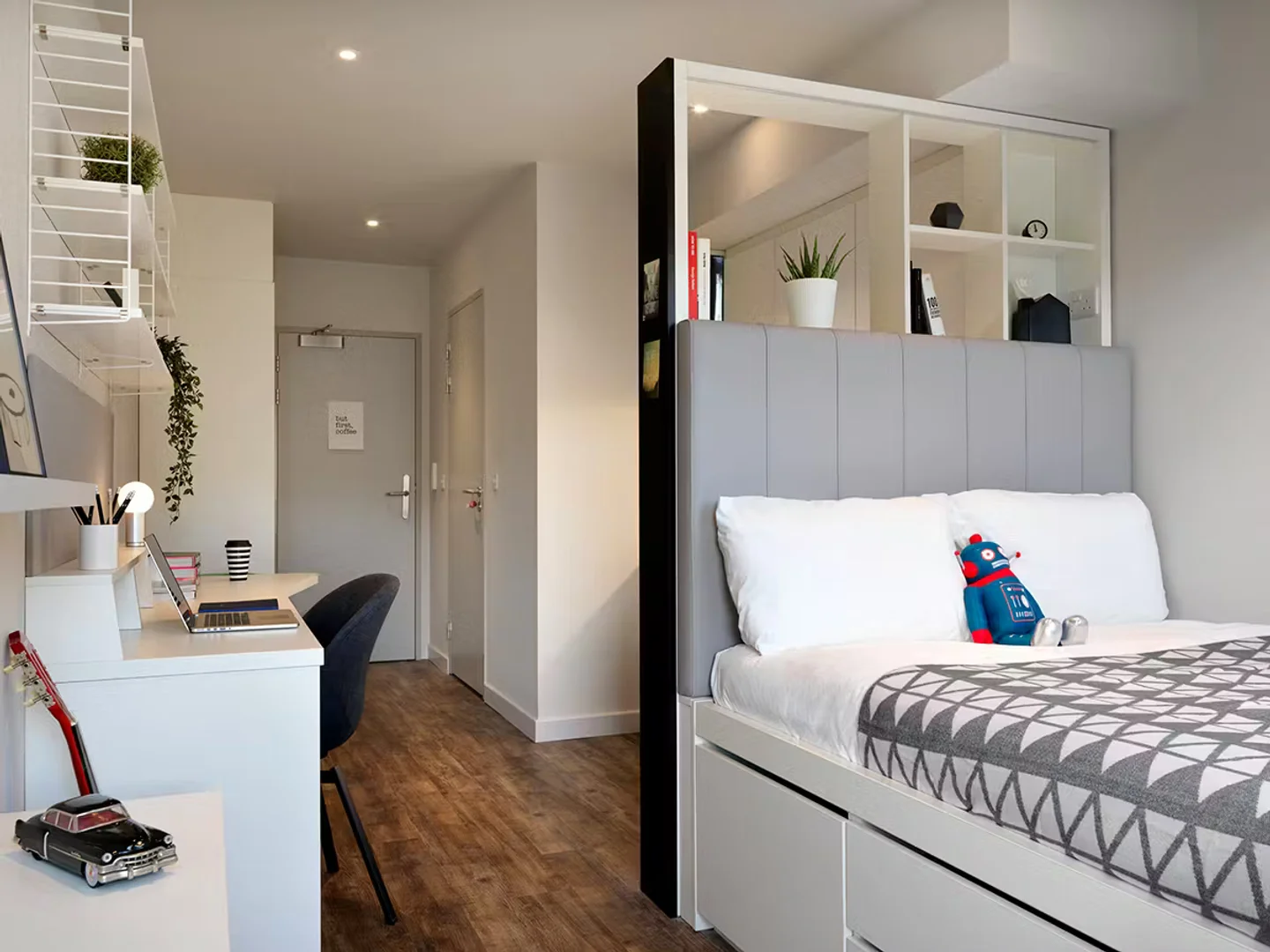 Bright and airy student room with easy university access in 