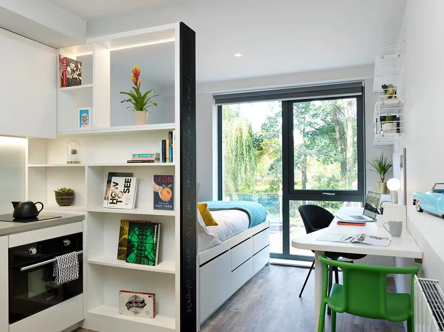 Comfortable and spacious student room in 