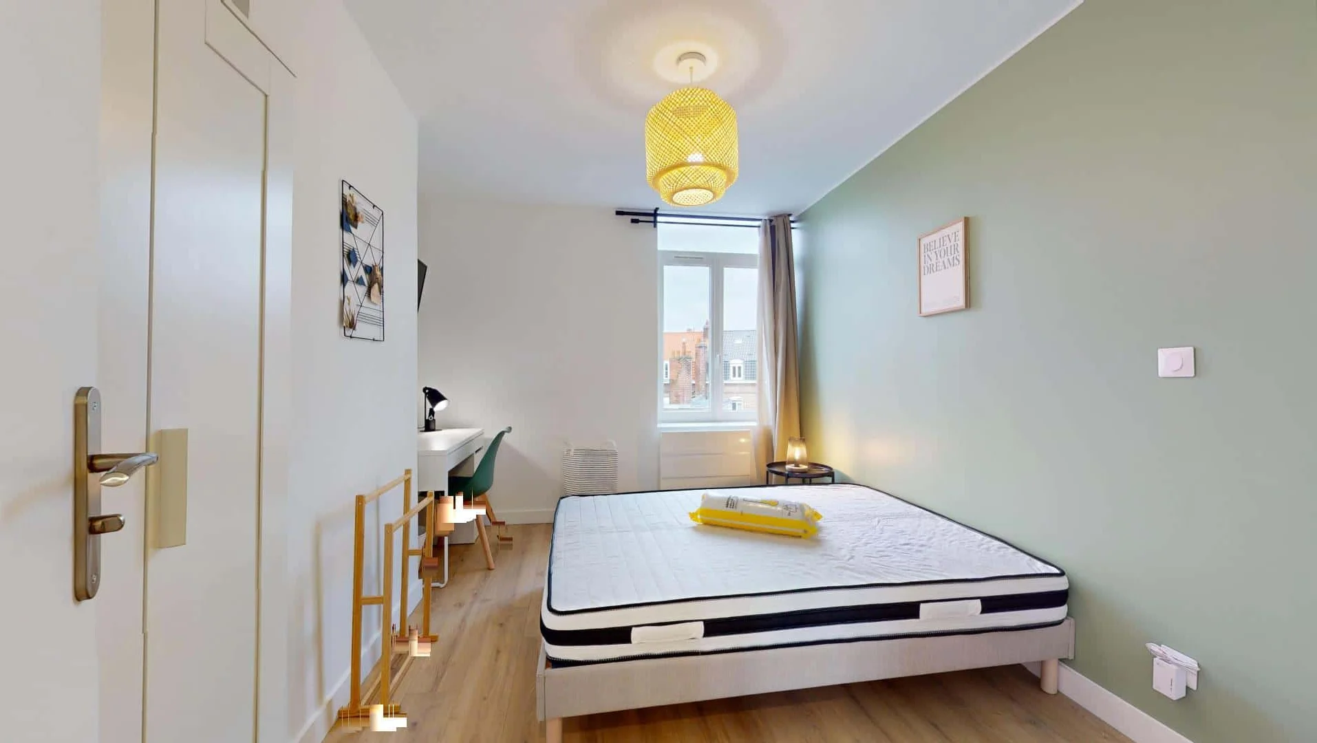 Student-friendly room in  with modern amenities
