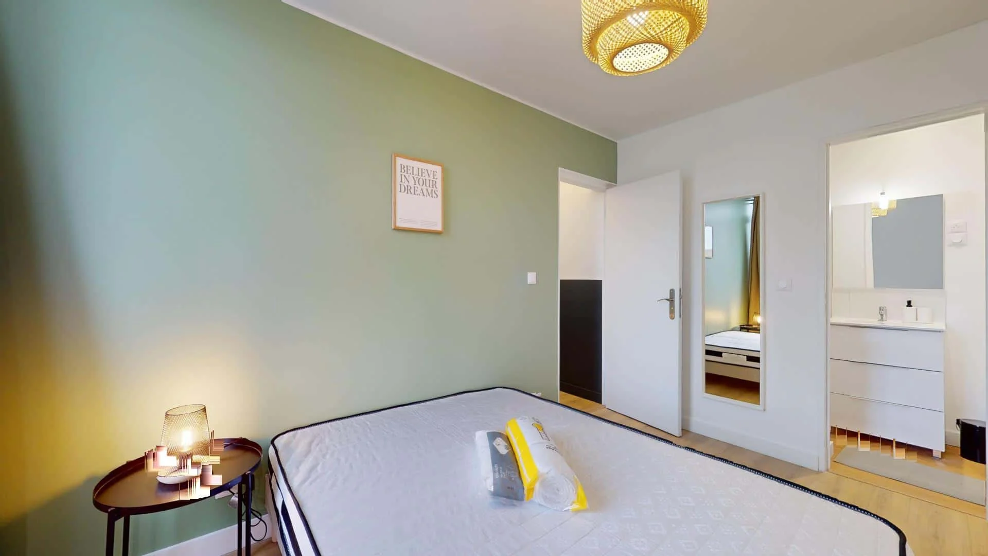 Functional student room perfect for studying in 