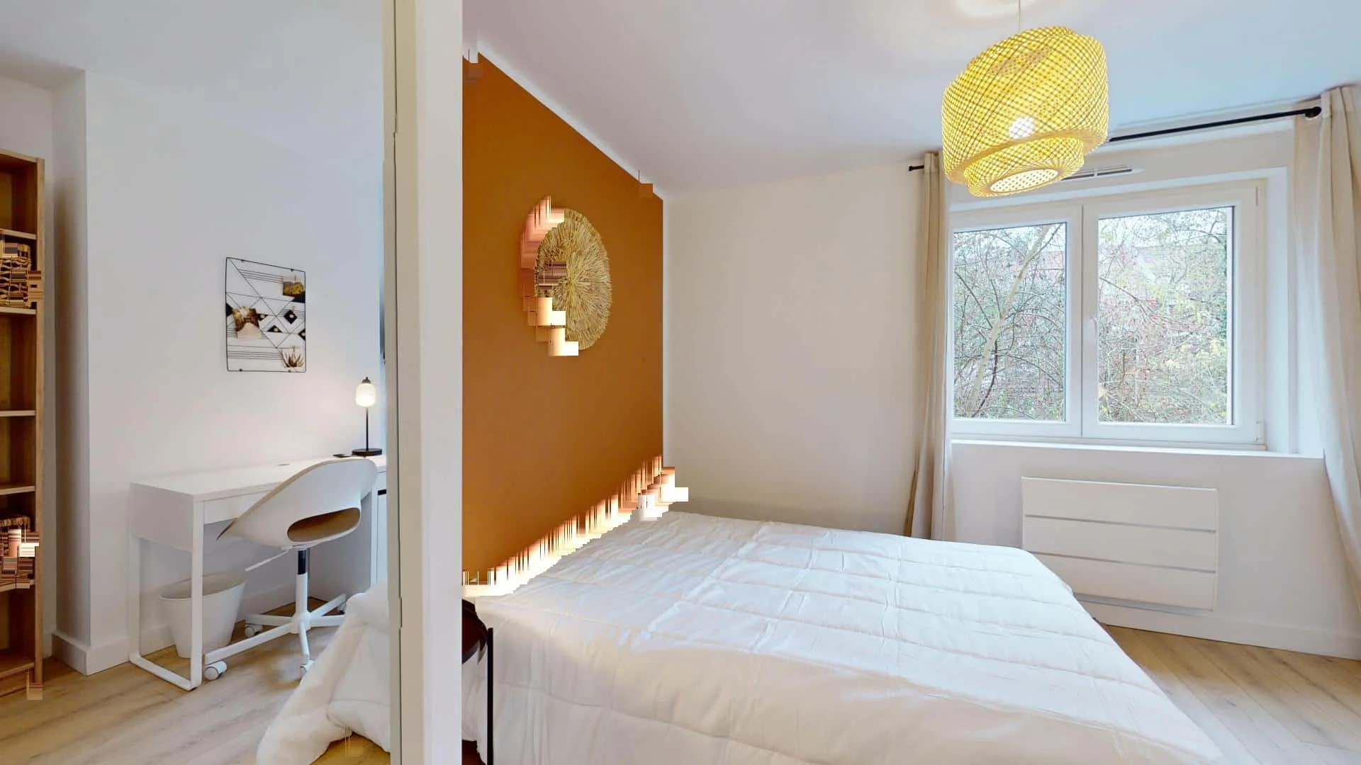 Bright and airy student room with easy university access in 