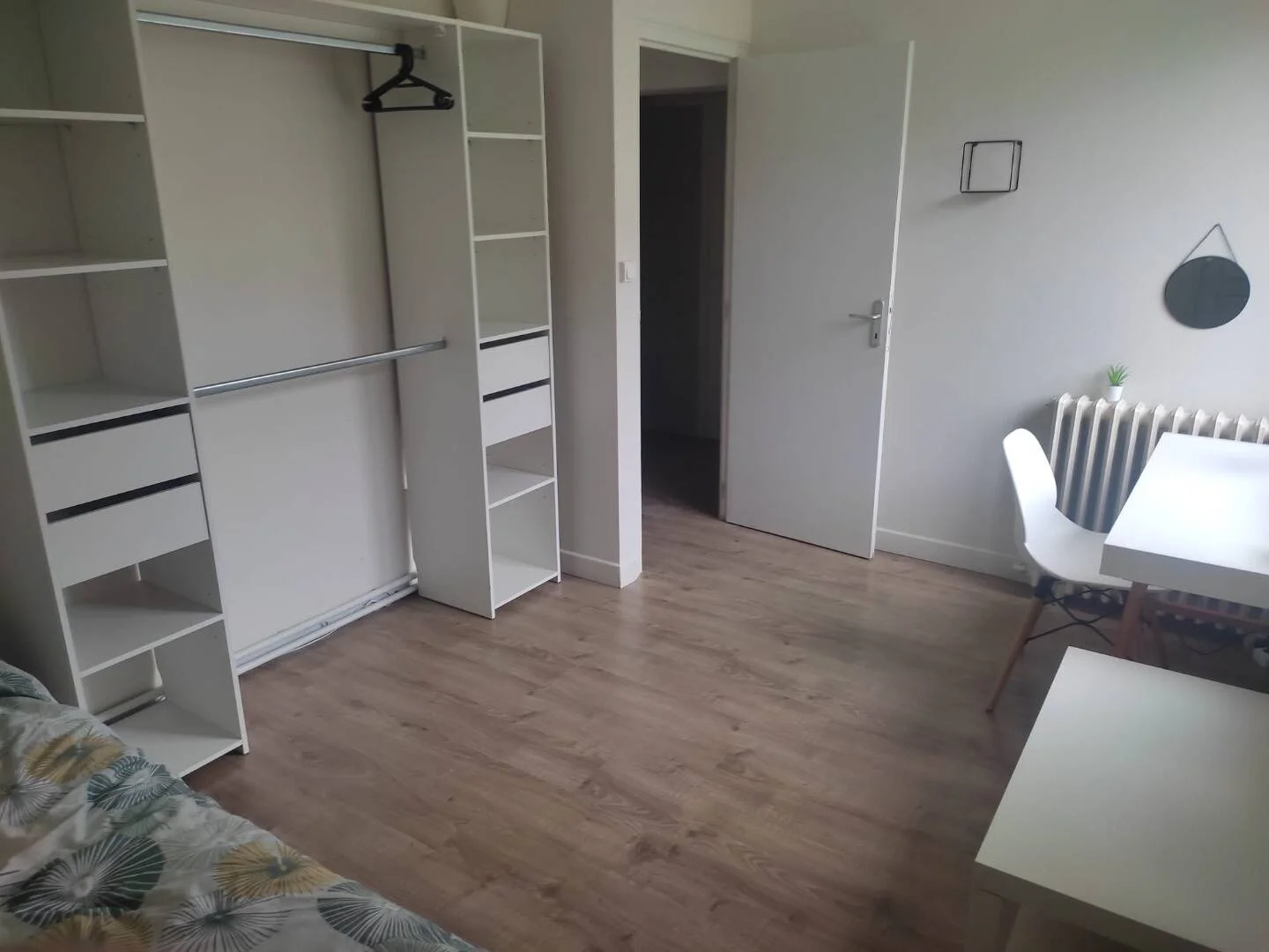 'de öğrenci dairesinde, tamamen mobilyalı kiralık oda