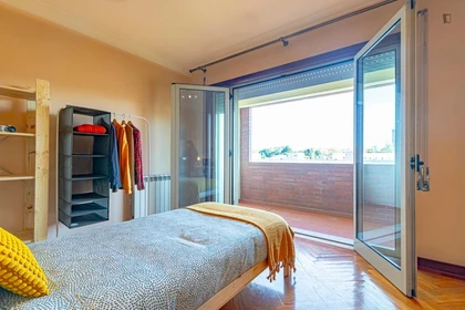 Renting rooms by the month in Porto