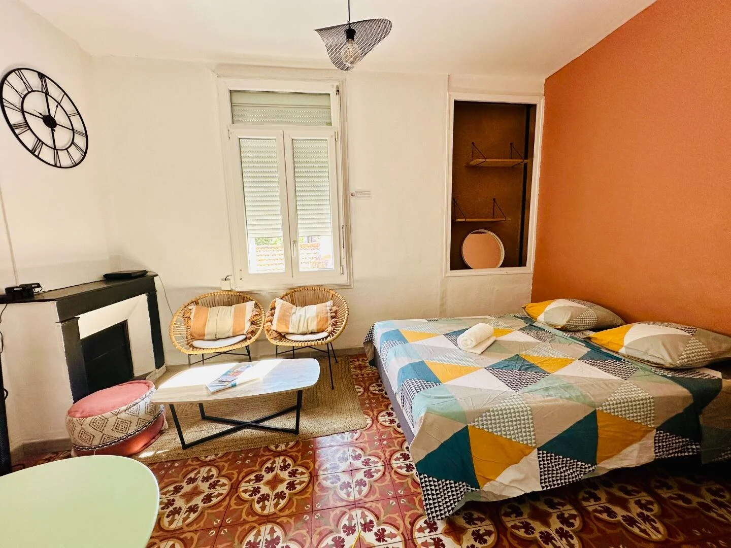 Functional student room perfect for studying in 