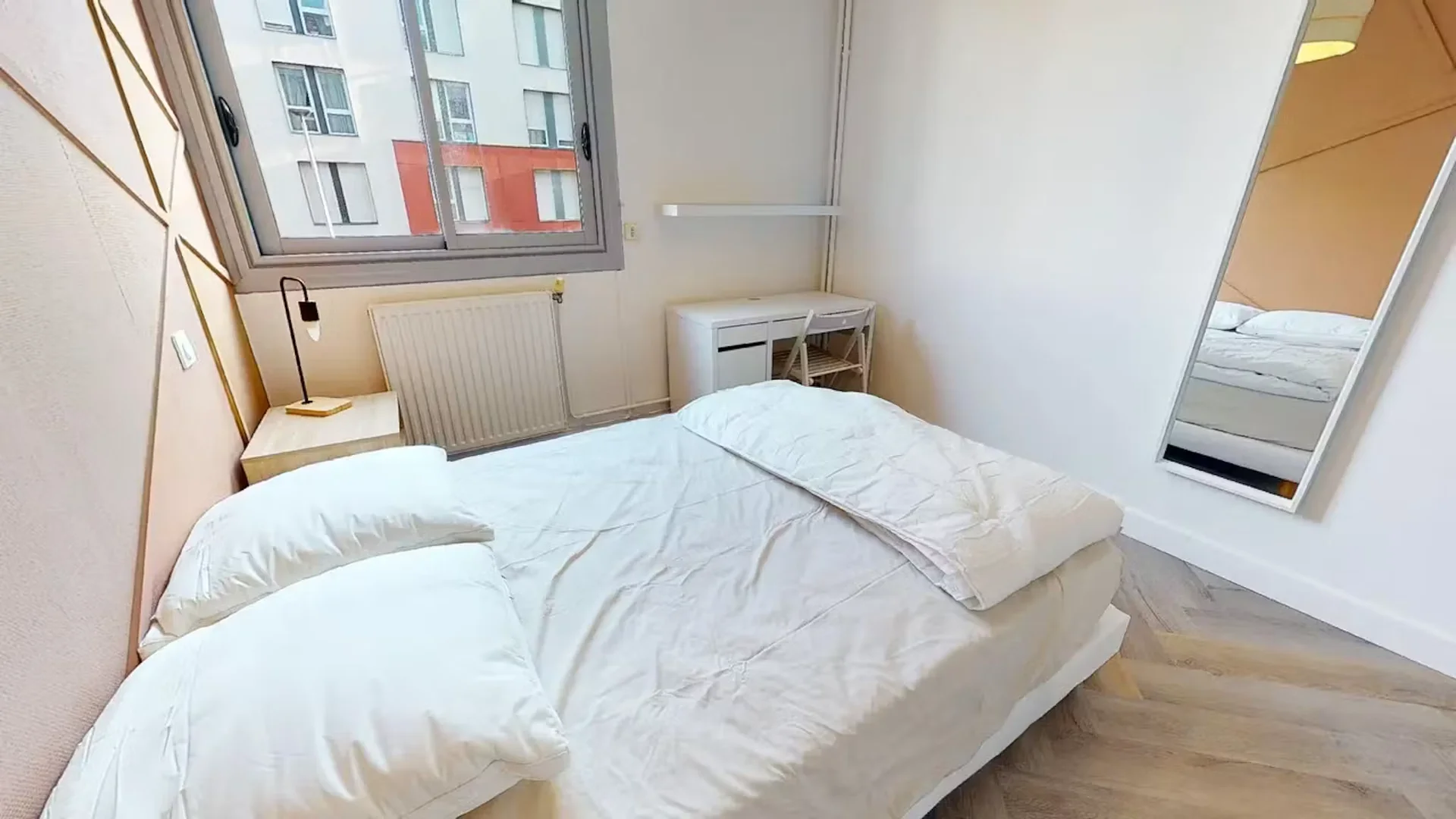 Quarto de estudante confortável e espaçoso em 