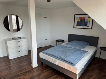 Zimmer mit Doppelbett zu vermieten Dusseldorf