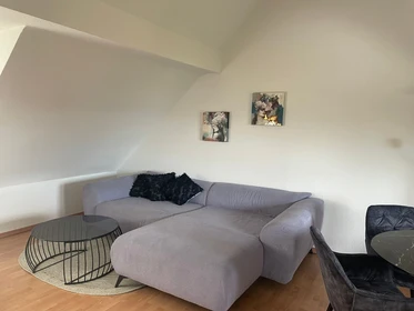 Zimmer mit Doppelbett zu vermieten Leverkusen