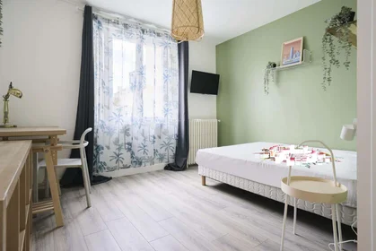 Özel oda konumu 271 Rue d'Estienne d'Orves, 92700 Colombes, France, 1 40 görüntüsü