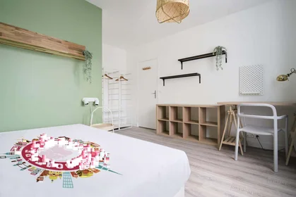 Özel oda konumu 271 Rue d'Estienne d'Orves, 92700 Colombes, France, 3 40 görüntüsü