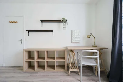 Özel oda konumu 271 Rue d'Estienne d'Orves, 92700 Colombes, France, 5 40 görüntüsü