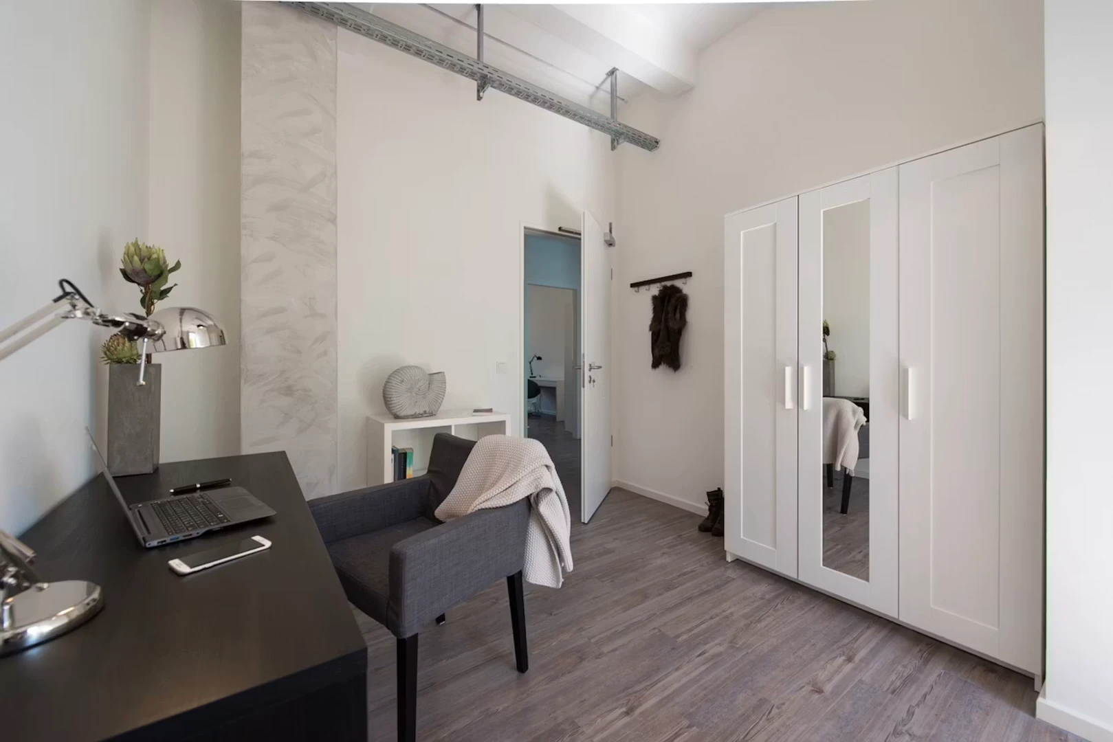Quarto para alugar em apartamento de estudantes em , totalmente mobilado