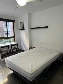 Quarto para alugar num apartamento partilhado em {area}