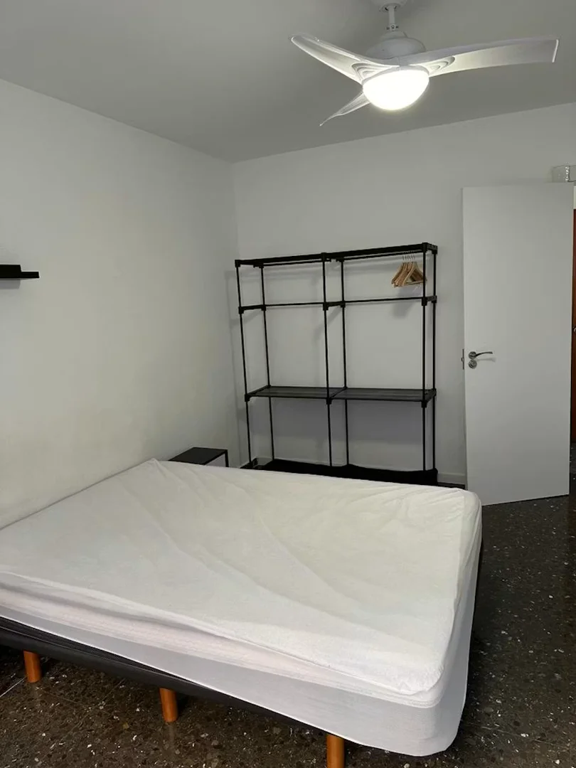 Quarto amigo do estudante em  com comodidades modernas