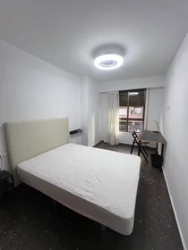 Quarto para alugar num apartamento partilhado em {area}