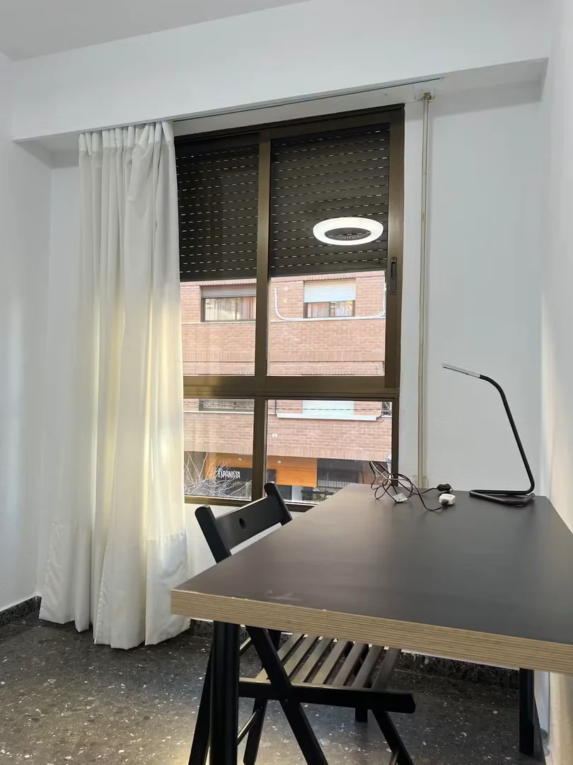 Quarto de estudante económico com localização conveniente em