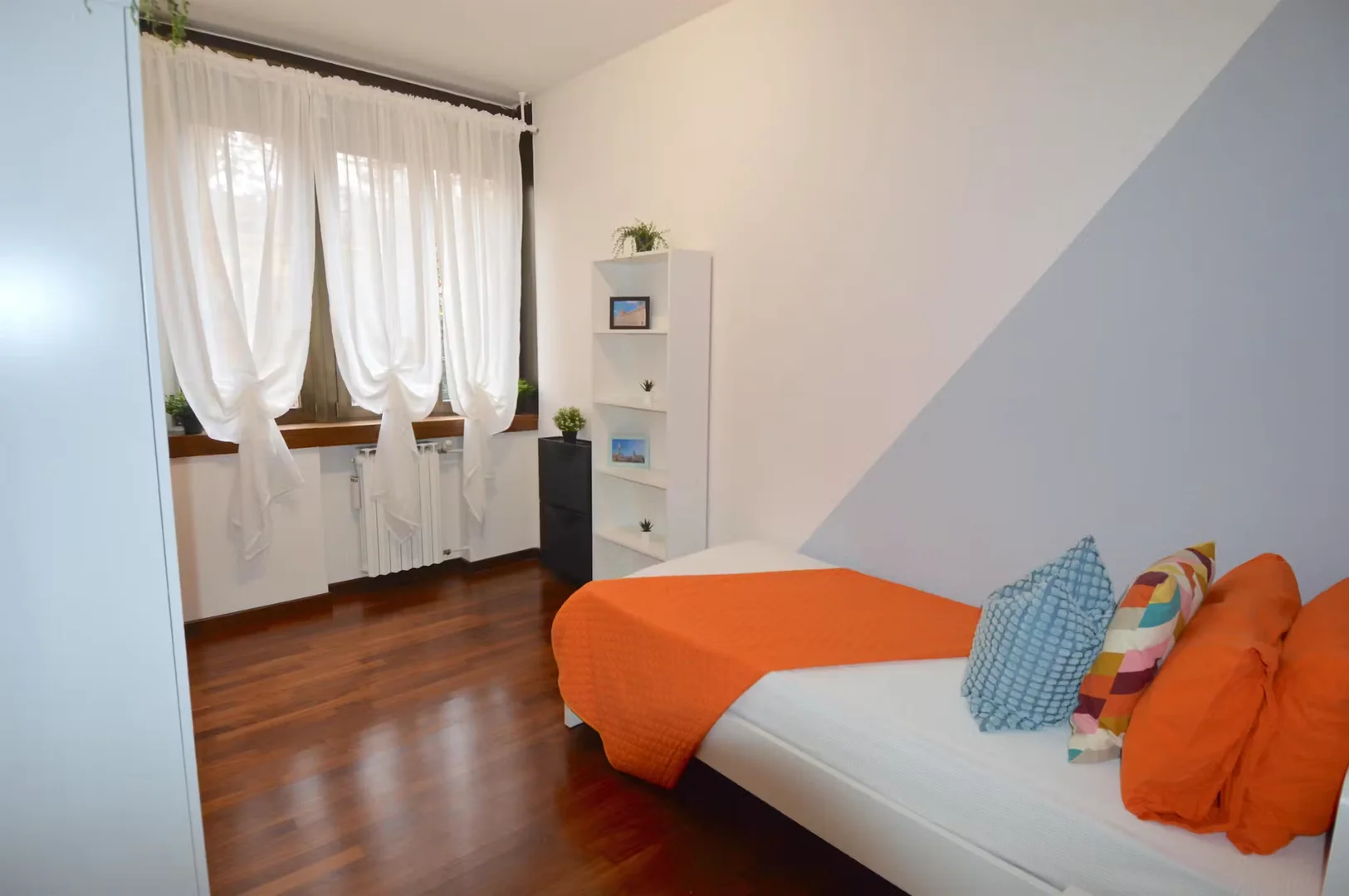 Habitación para estudiantes en  con área de estudio y facilidades compartidas