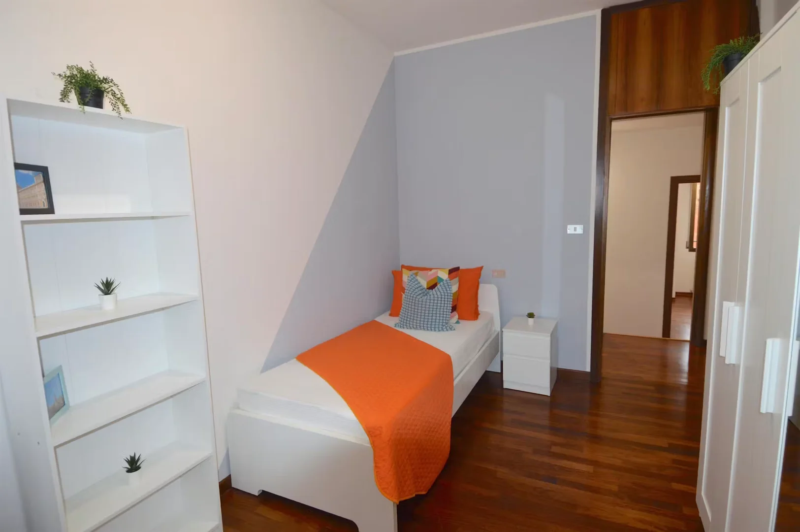 Habitación para estudiantes en  con área de estudio y facilidades compartidas