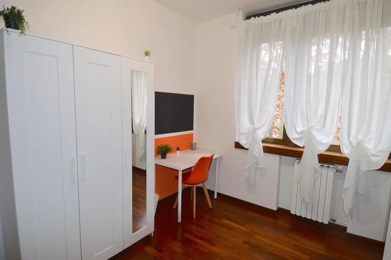 Habitación estudiantil económica con ubicación conveniente en 