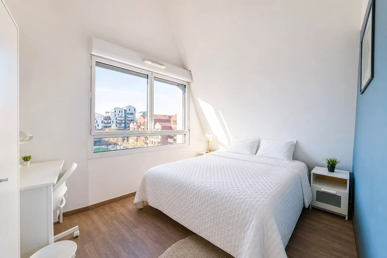 Economical student room with convenient location in 