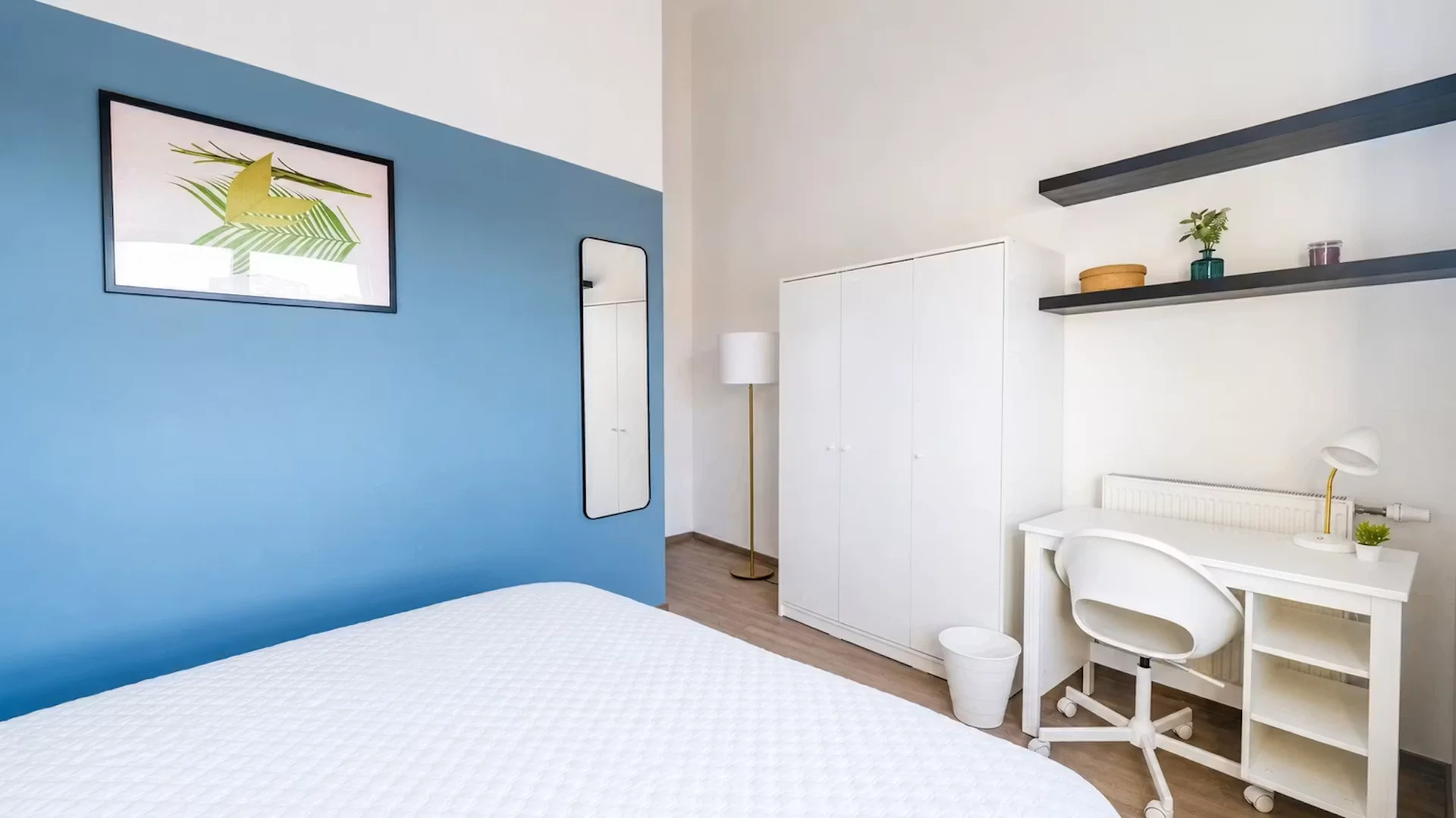 Room for rent in student apartment in , fully furnished