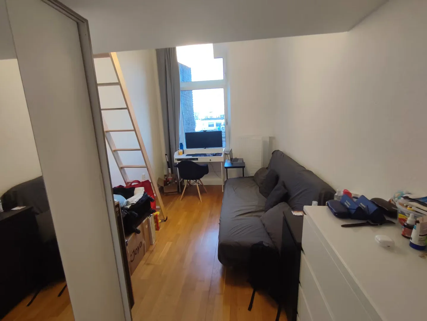 Room for rent in student apartment in , fully furnished