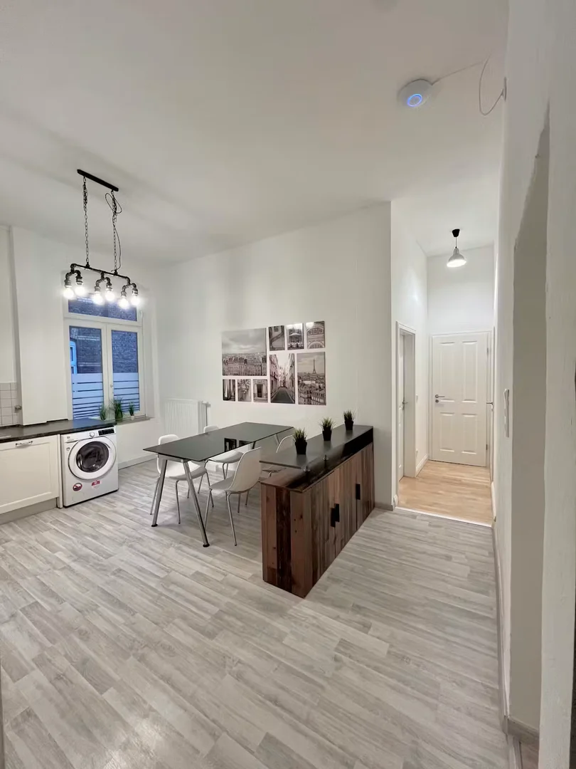 Economical student room with convenient location in